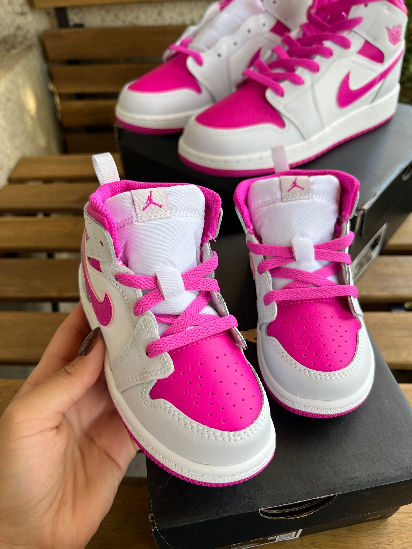 Jordan 1 Mid Pink