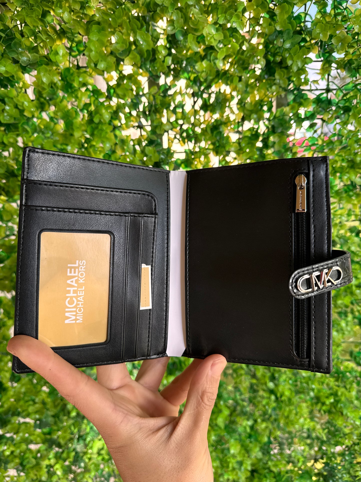 Porta pasaporte Michael Kors