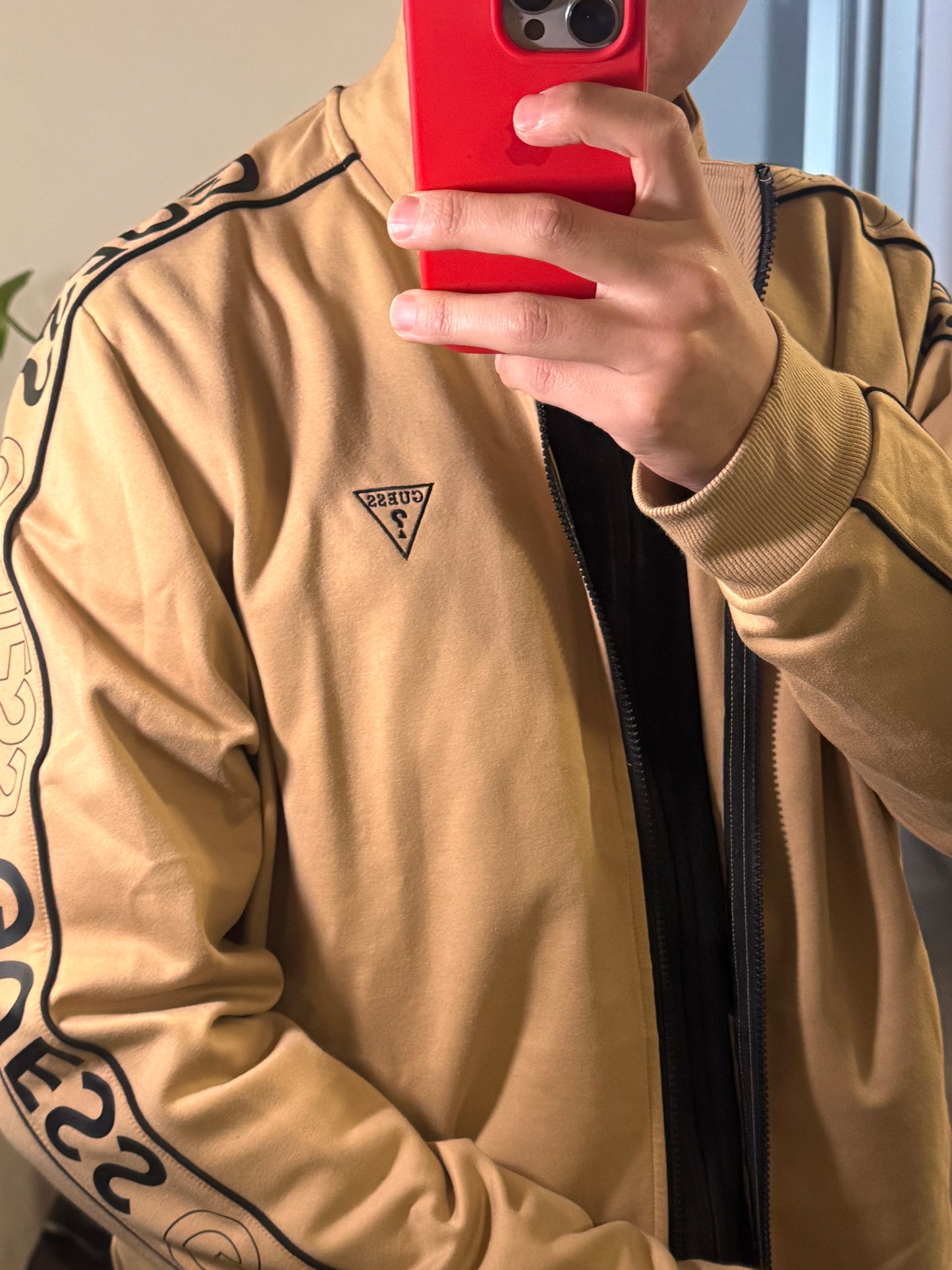 Poleron Guess