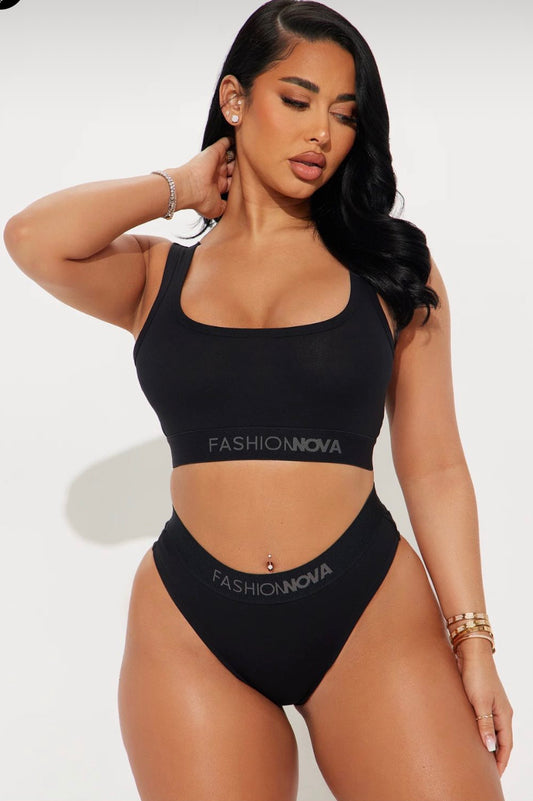 Set interior Fashion Nova