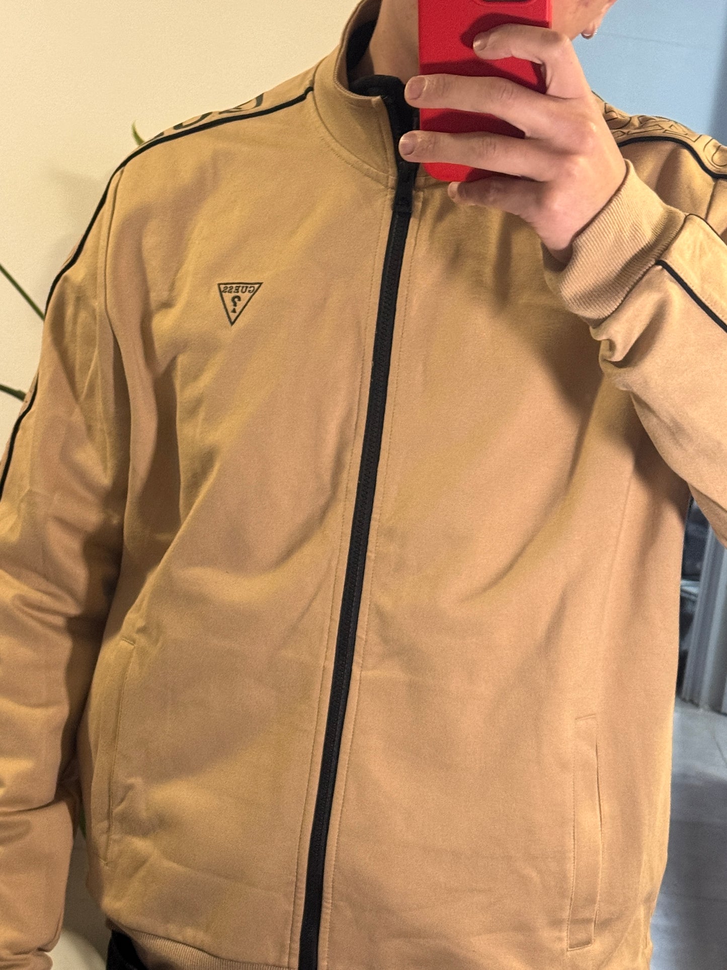 Poleron Guess